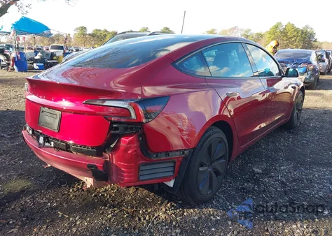 2025 Tesla Model 3 Long Range Rear-Wheel Drive/Standard z USA, uszkodzony, nr VIN 5YJ3E1EA0SF021585